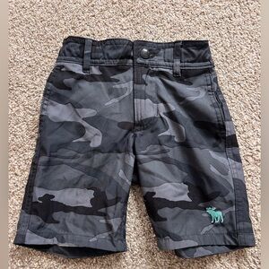 Abercrombie kids boys gray camo shorts 3T-4T